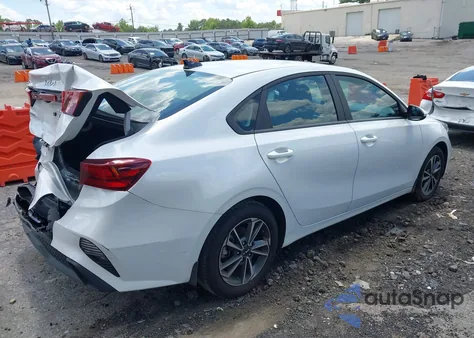 2024 Kia Forte Lxs z USA, uszkodzony, nr VIN 3KPF24AD0RE781877